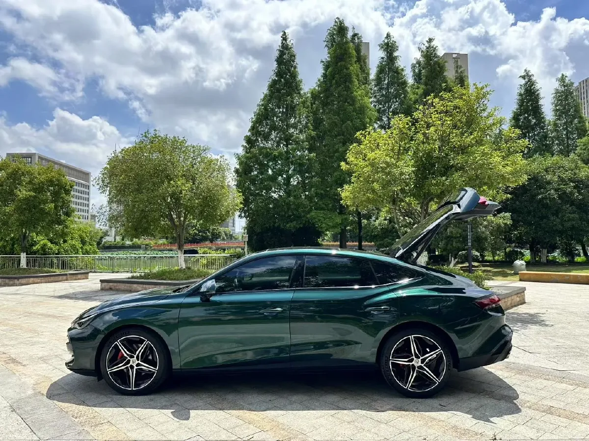2023 MG 7 2.0T 261HP L4 9AT,autocango,china used car exporter,china ev exporter,chinese used car exporter,chinese used ev exporter