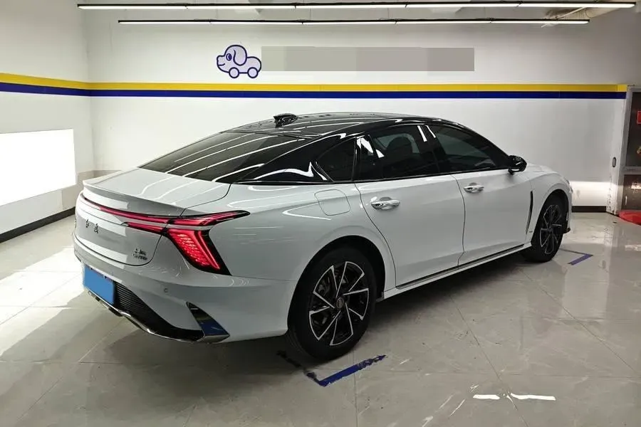 2024 HongQi H6 2.0T 224HP L4 8AT,autocango,china used car exporter,china ev exporter,chinese used car exporter,chinese used ev exporter