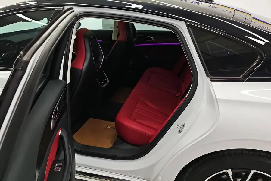 2024 HongQi H6 2.0T 224HP L4 8AT,autocango,china used car exporter,china ev exporter,chinese used car exporter,chinese used ev exporter