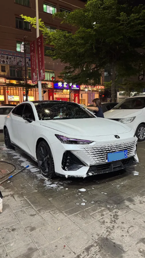 2022 ChangAn UNI-V 1.5T 188HP L4 7DCT,autocango,china used car exporter,china ev exporter,chinese used car exporter,chinese used ev exporter