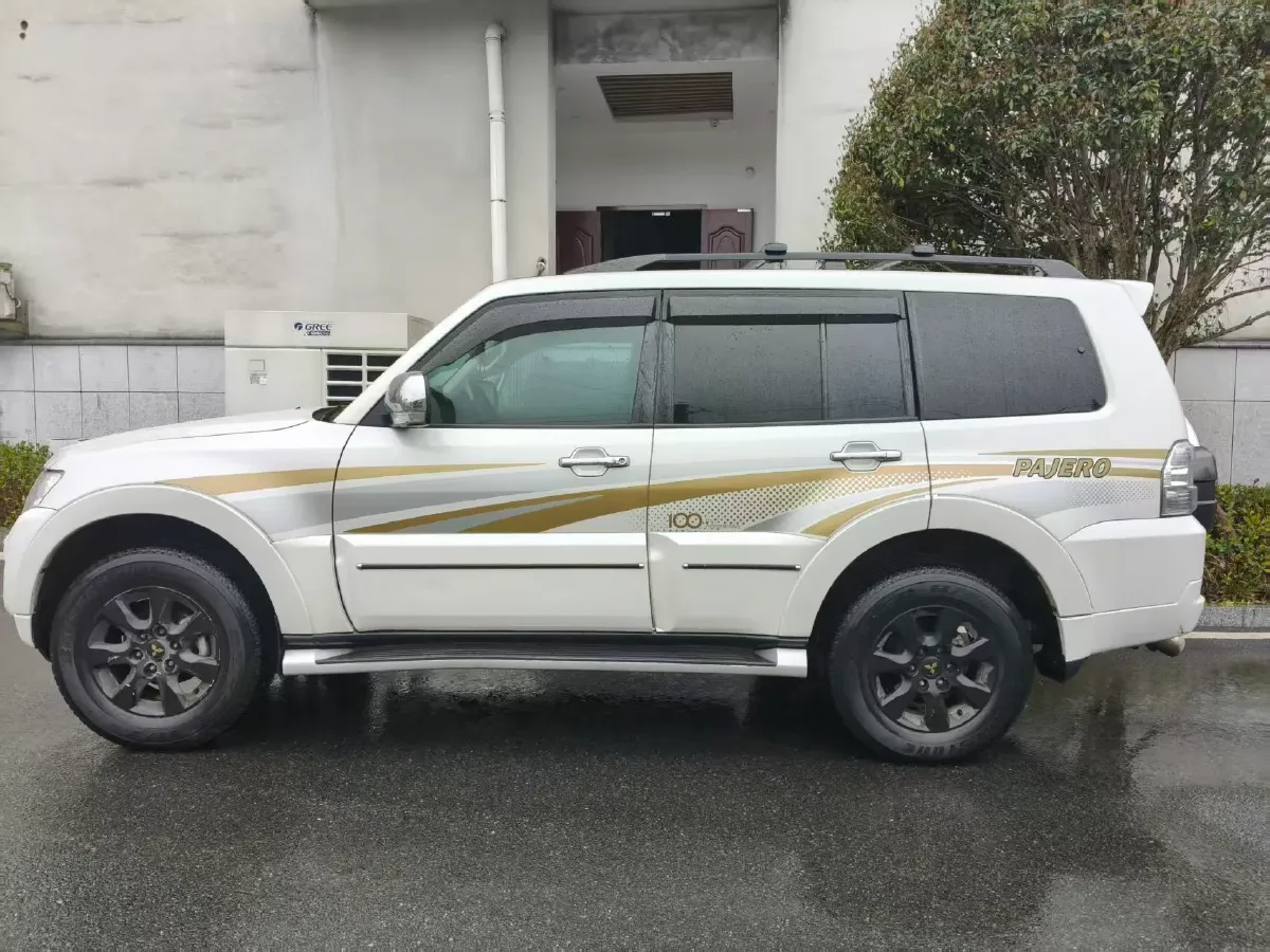 2016 Mitsubishi Pajero 3.0L 174HP V6 5AT,autocango,china used car exporter,china ev exporter,chinese used car exporter,chinese used ev exporter