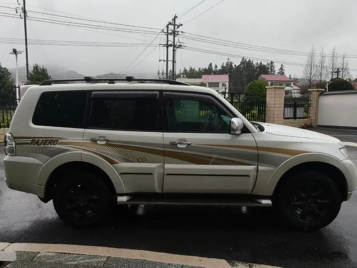 2016 Mitsubishi Pajero 3.0L 174HP V6 5AT,autocango,china used car exporter,china ev exporter,chinese used car exporter,chinese used ev exporter