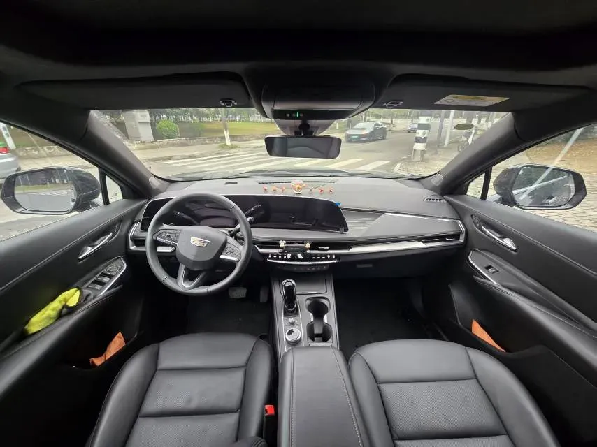 2024 Cadillac XT4 2.0T 237HP L4 9AT,autocango,china used car exporter,china ev exporter,chinese used car exporter,chinese used ev exporter