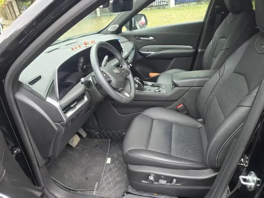 2024 Cadillac XT4 2.0T 237HP L4 9AT,autocango,china used car exporter,china ev exporter,chinese used car exporter,chinese used ev exporter