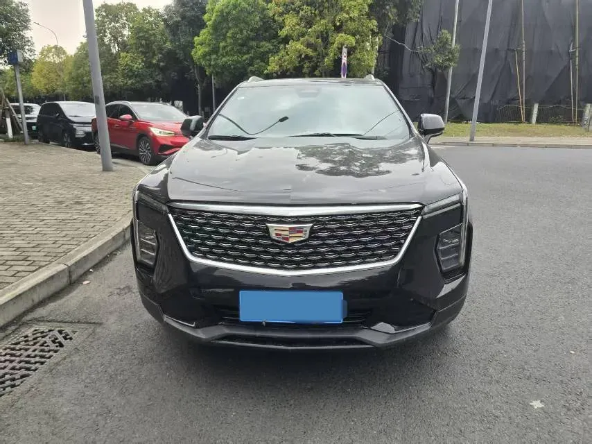 2024 Cadillac XT4 2.0T 237HP L4 9AT,autocango,china used car exporter,china ev exporter,chinese used car exporter,chinese used ev exporter