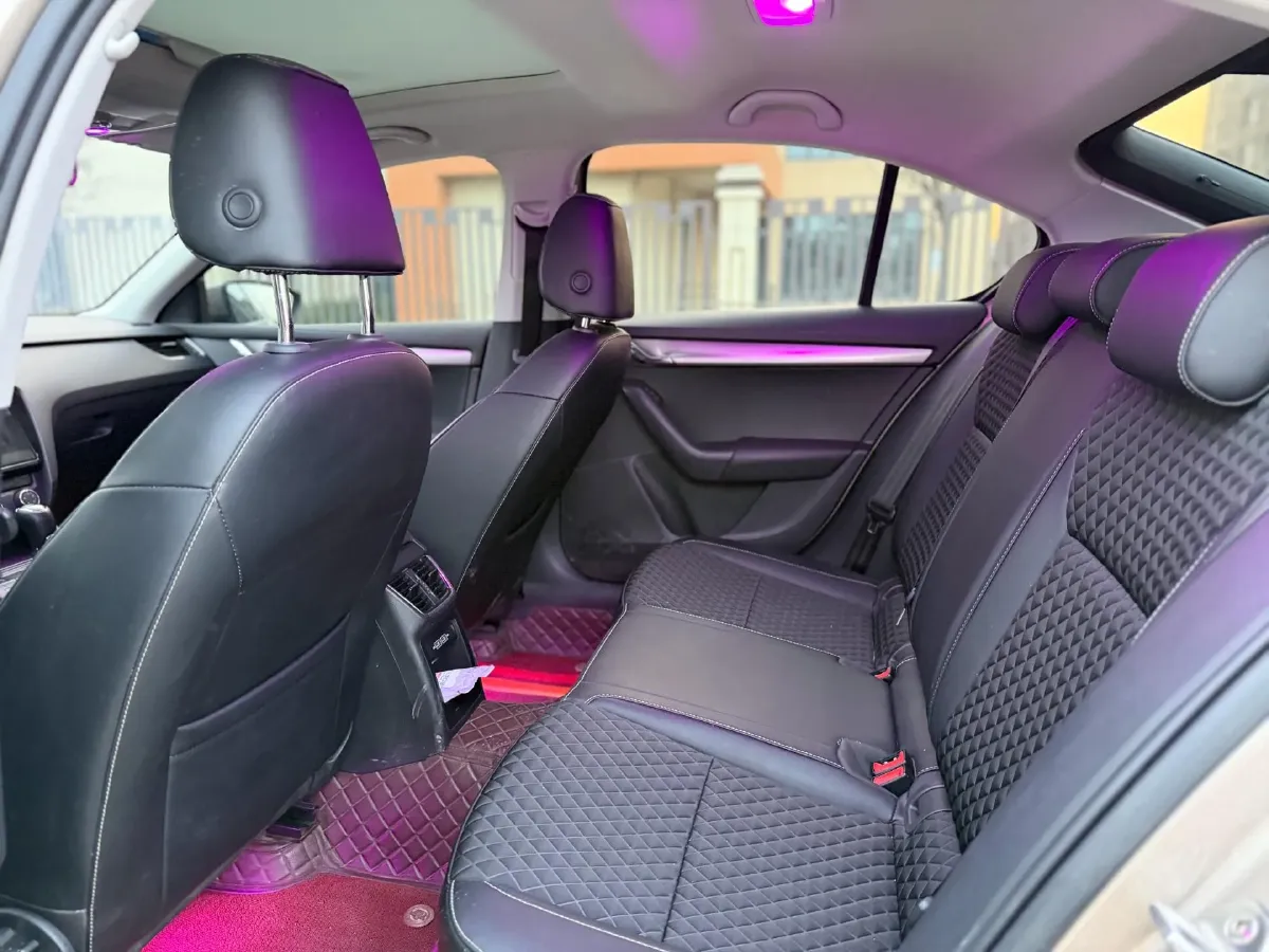 2020 Skoda Octavia 1.5L 113HP L4 6AT,autocango,china used car exporter,china ev exporter,chinese used car exporter,chinese used ev exporter