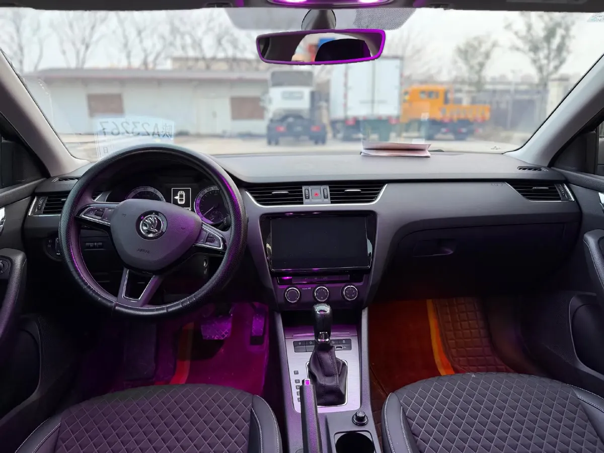 2020 Skoda Octavia 1.5L 113HP L4 6AT,autocango,china used car exporter,china ev exporter,chinese used car exporter,chinese used ev exporter