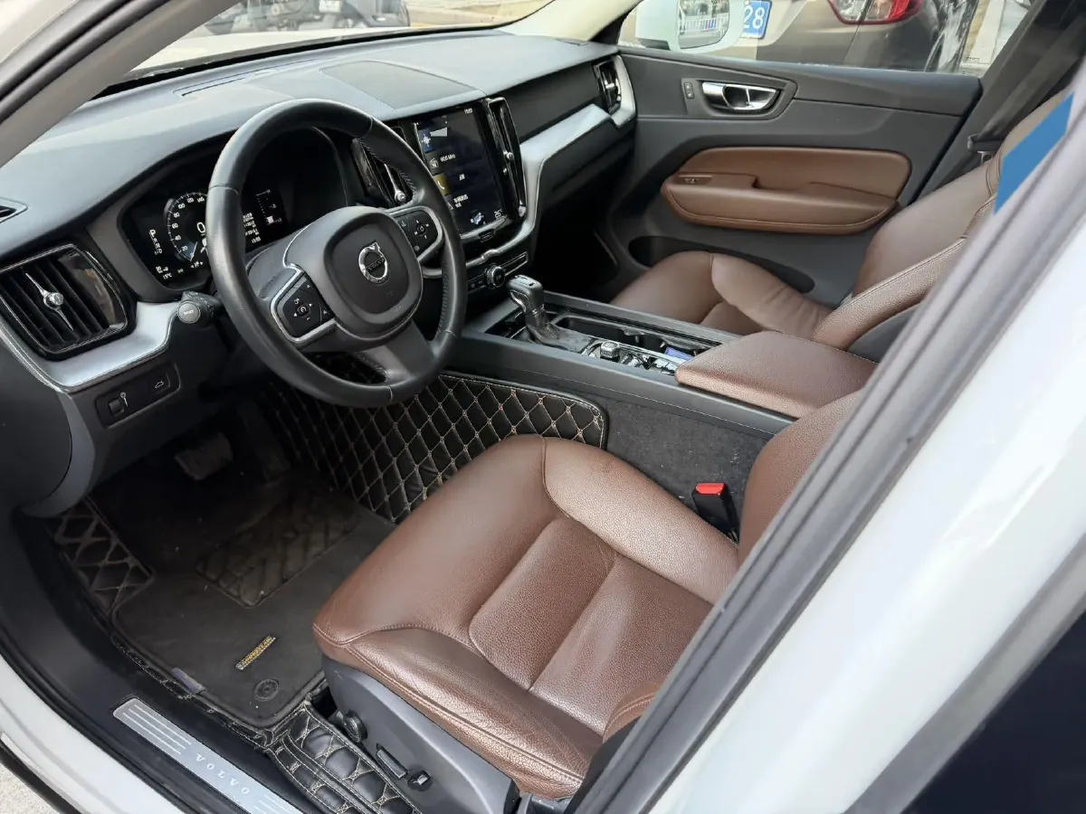 2019 Volvo XC60 2.0T 254HP L4 8AT,autocango,china used car exporter,china ev exporter,chinese used car exporter,chinese used ev exporter