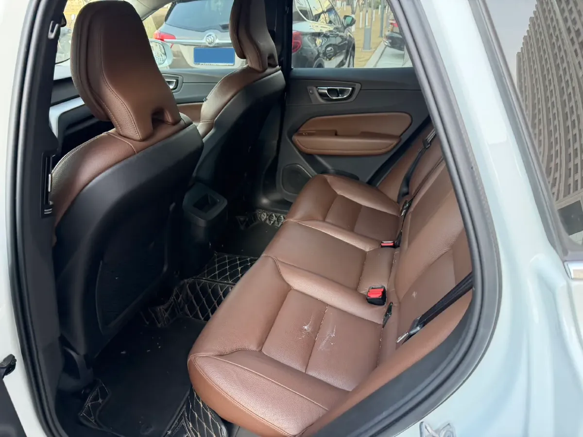2019 Volvo XC60 2.0T 254HP L4 8AT,autocango,china used car exporter,china ev exporter,chinese used car exporter,chinese used ev exporter