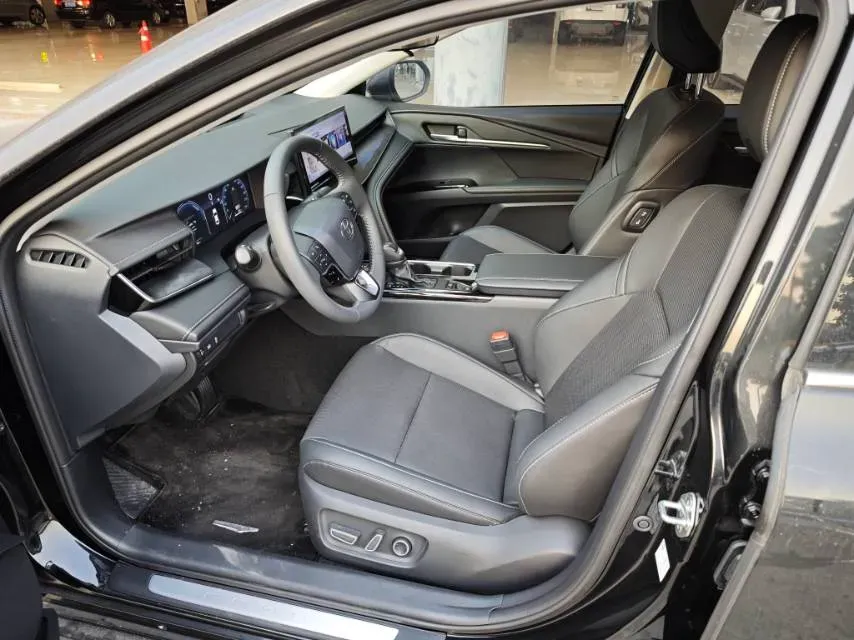 2024 Toyota Camry 2.0L 152HP L4 E-CVT Hybrid,autocango,china used car exporter,china ev exporter,chinese used car exporter,chinese used ev exporter