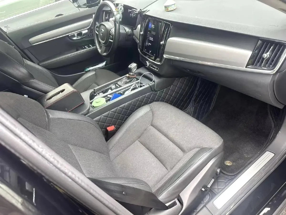 2019 Alfa Romeo Giulia 2.0T 280HP L4 8AT,autocango,china used car exporter,china ev exporter,chinese used car exporter,chinese used ev exporter