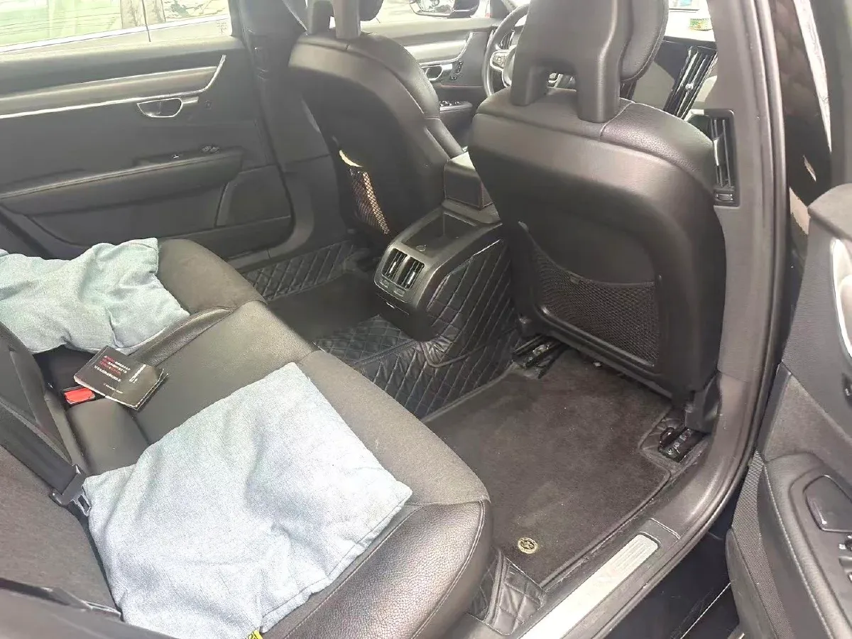 2019 Alfa Romeo Giulia 2.0T 280HP L4 8AT,autocango,china used car exporter,china ev exporter,chinese used car exporter,chinese used ev exporter