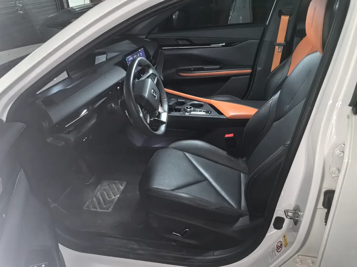 2023 ChangAn UNI-V 1.5T 188HP L4 7DCT,autocango,china used car exporter,china ev exporter,chinese used car exporter,chinese used ev exporter
