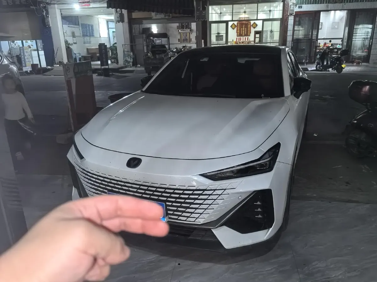 2023 ChangAn UNI-V 1.5T 188HP L4 7DCT,autocango,china used car exporter,china ev exporter,chinese used car exporter,chinese used ev exporter