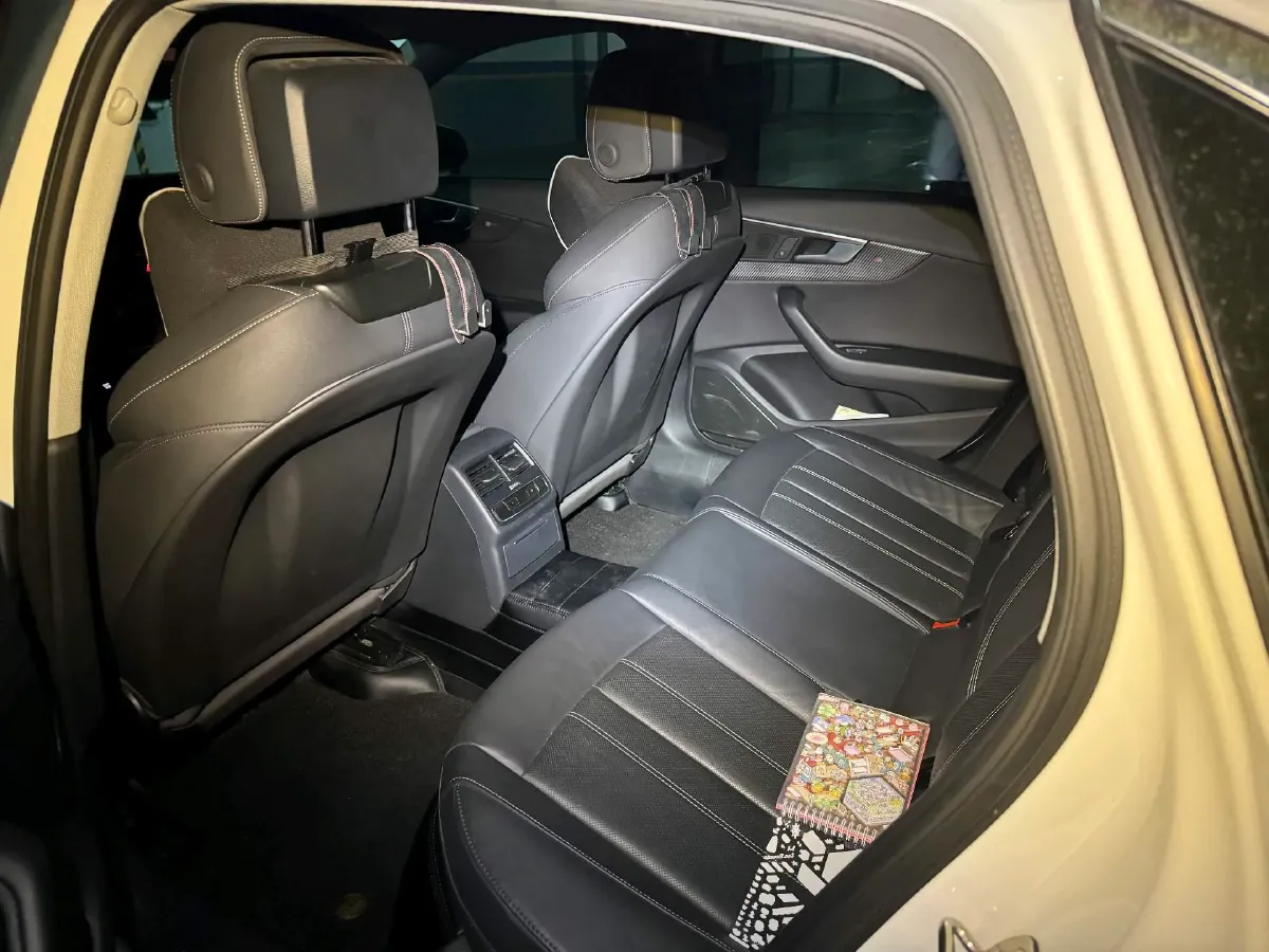 2020 Audi A4L 2.0T 190HP L4 7DCT,autocango,china used car exporter,china ev exporter,chinese used car exporter,chinese used ev exporter