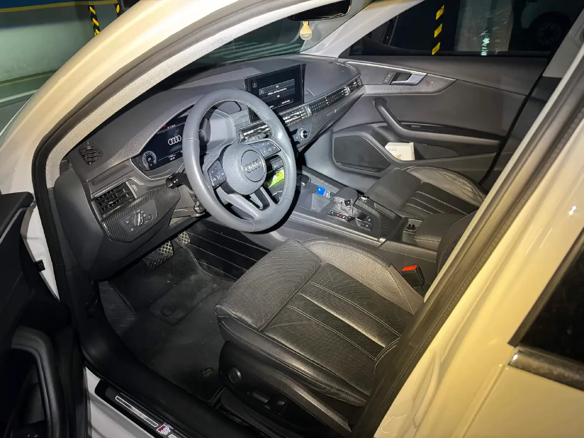 2020 Audi A4L 2.0T 190HP L4 7DCT,autocango,china used car exporter,china ev exporter,chinese used car exporter,chinese used ev exporter