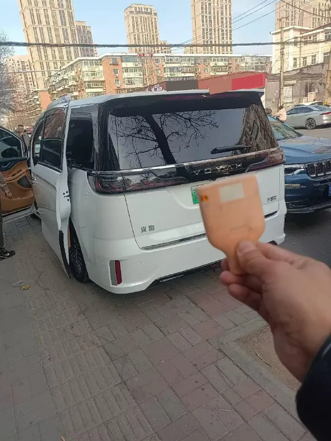 2025 Voyah Dream 1.5T 150HP L4 PHEV 41.7KWH,autocango,china used car exporter,china ev exporter,chinese used car exporter,chinese used ev exporter