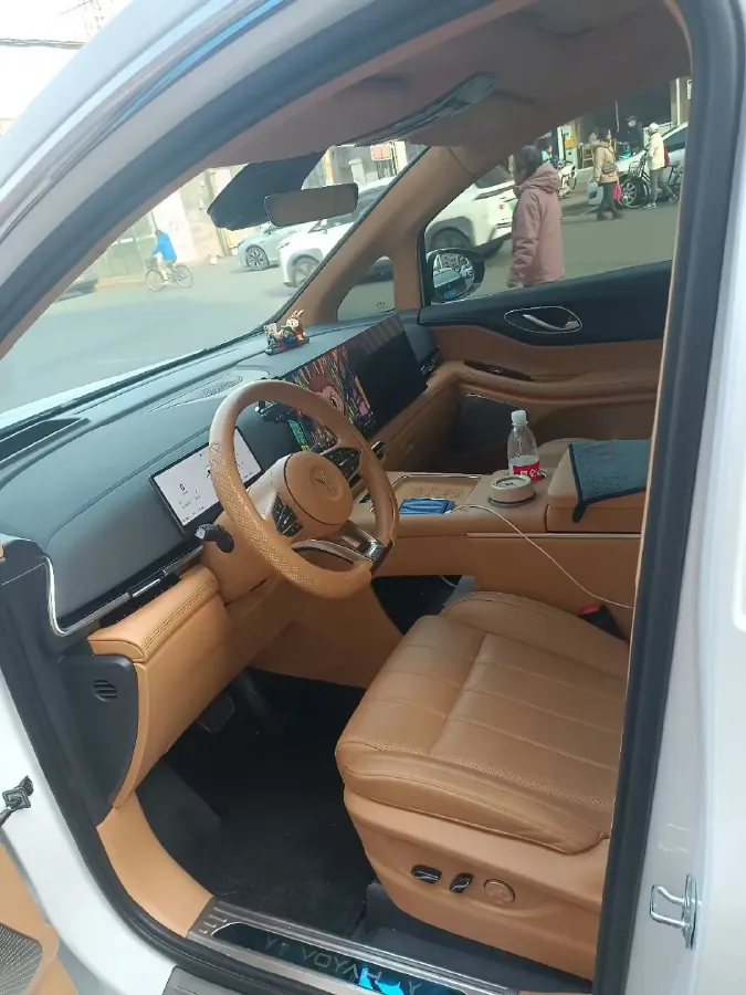 2025 Voyah Dream 1.5T 150HP L4 PHEV 41.7KWH,autocango,china used car exporter,china ev exporter,chinese used car exporter,chinese used ev exporter