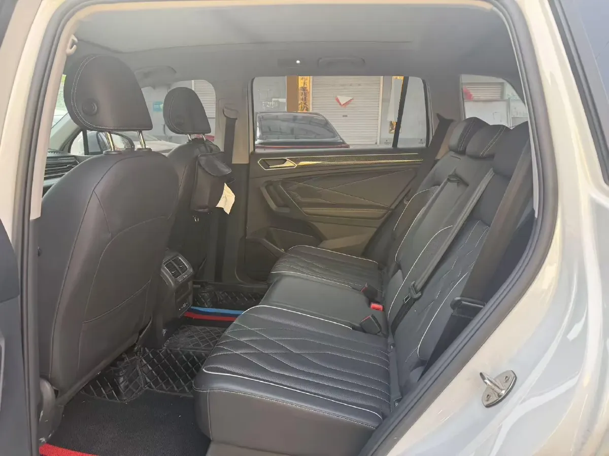 2023 Volkswagen Tiguan L 2.0T 186HP L4 7DCT,autocango,china used car exporter,china ev exporter,chinese used car exporter,chinese used ev exporter