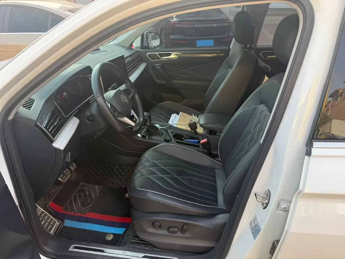 2023 Volkswagen Tiguan L 2.0T 186HP L4 7DCT,autocango,china used car exporter,china ev exporter,chinese used car exporter,chinese used ev exporter
