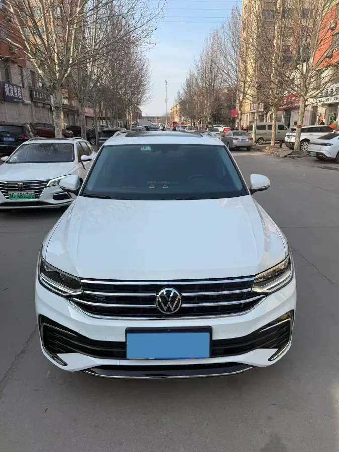 2023 Volkswagen Tiguan L 2.0T 186HP L4 7DCT,autocango,china used car exporter,china ev exporter,chinese used car exporter,chinese used ev exporter