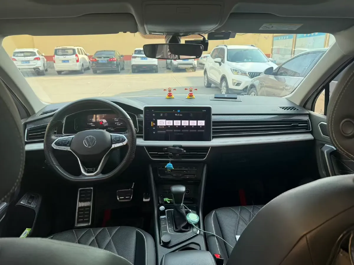 2023 Volkswagen Tiguan L 2.0T 186HP L4 7DCT,autocango,china used car exporter,china ev exporter,chinese used car exporter,chinese used ev exporter