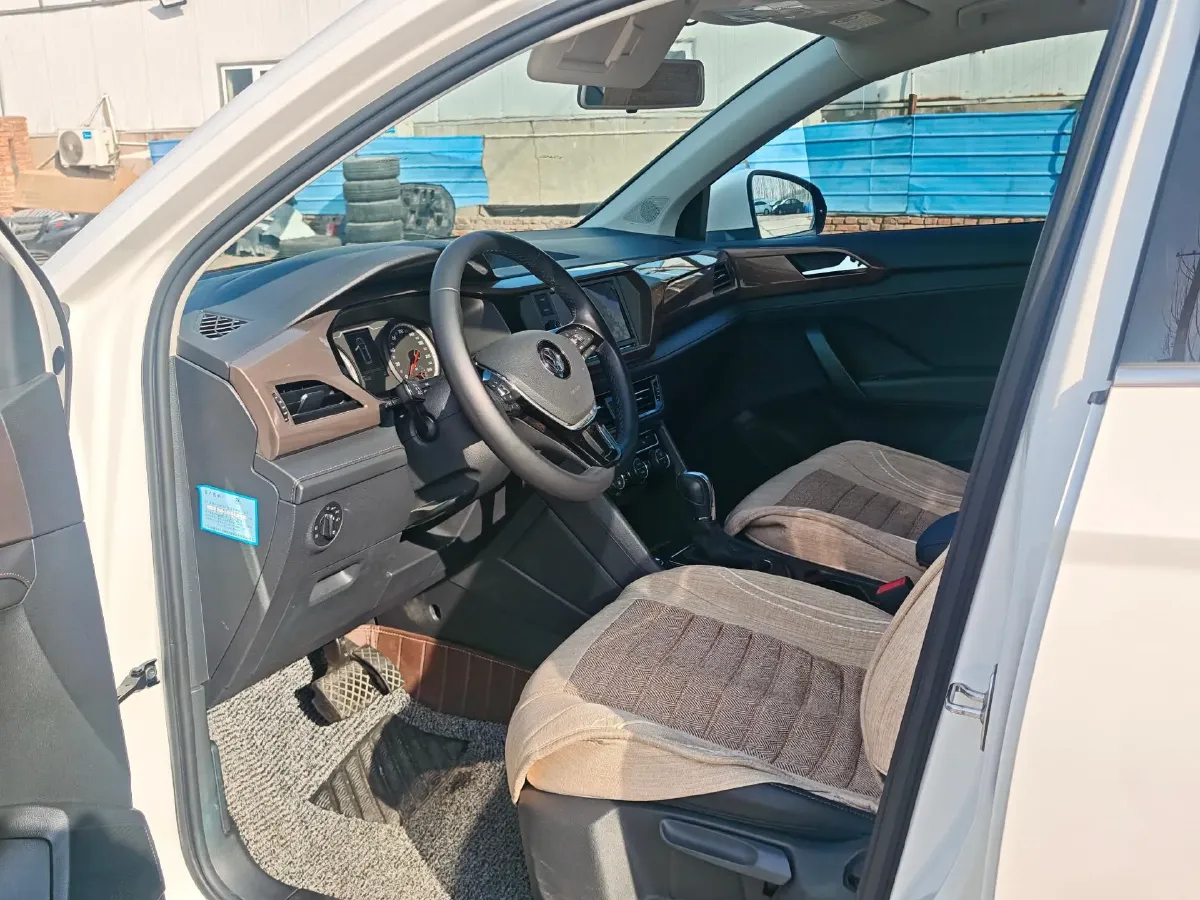 2019 MINI MINI 1.5T 102HP L3 7DCT,autocango,china used car exporter,china ev exporter,chinese used car exporter,chinese used ev exporter