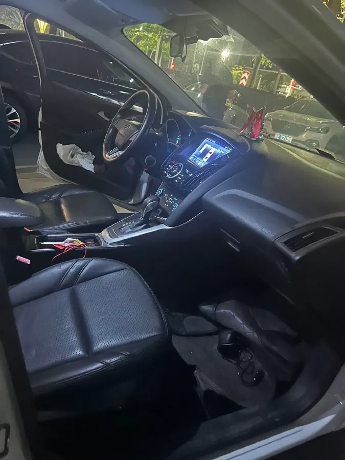 2015 Ford Focus 1.6L 125HP L4 6DCT,autocango,china used car exporter,china ev exporter,chinese used car exporter,chinese used ev exporter