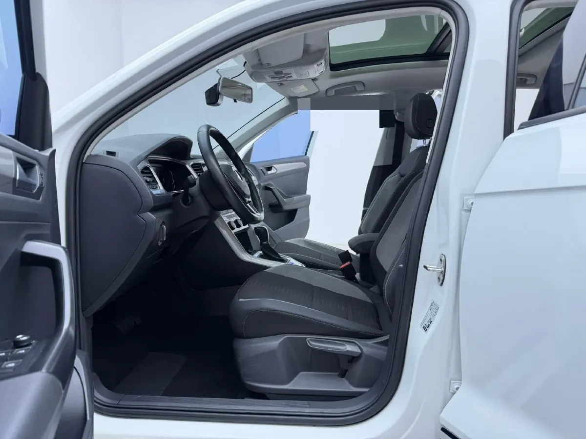 2022 Volkswagen T-Roc 1.4T 150HP L4 7DCT,autocango,china used car exporter,china ev exporter,chinese used car exporter,chinese used ev exporter