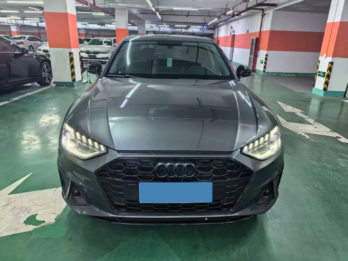 2022 Audi A4L 2.0T 190HP L4 7DCT,autocango,china used car exporter,china ev exporter,chinese used car exporter,chinese used ev exporter