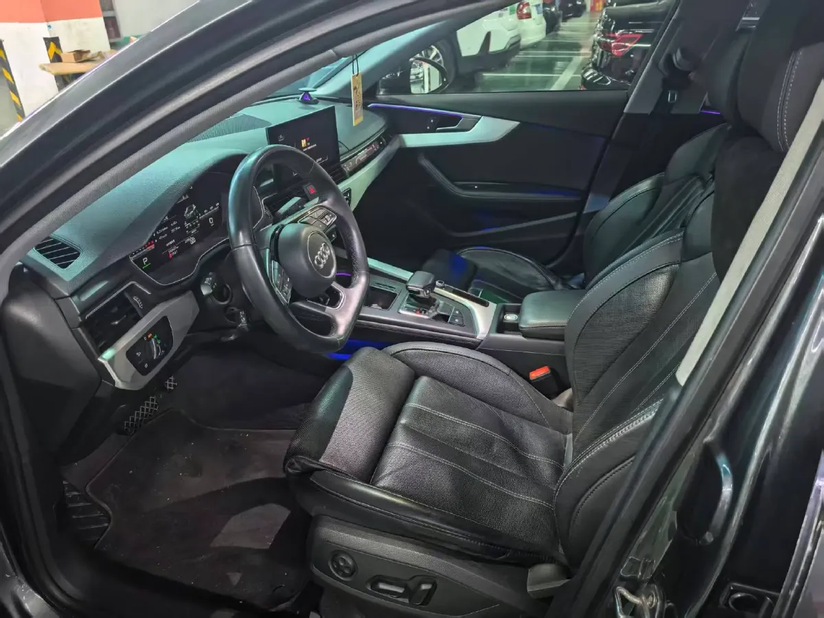 2022 Audi A4L 2.0T 190HP L4 7DCT,autocango,china used car exporter,china ev exporter,chinese used car exporter,chinese used ev exporter