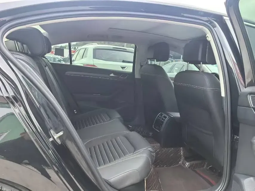 2020 Volkswagen Magotan 2.0T 186HP L4 7DCT,autocango,china used car exporter,china ev exporter,chinese used car exporter,chinese used ev exporter