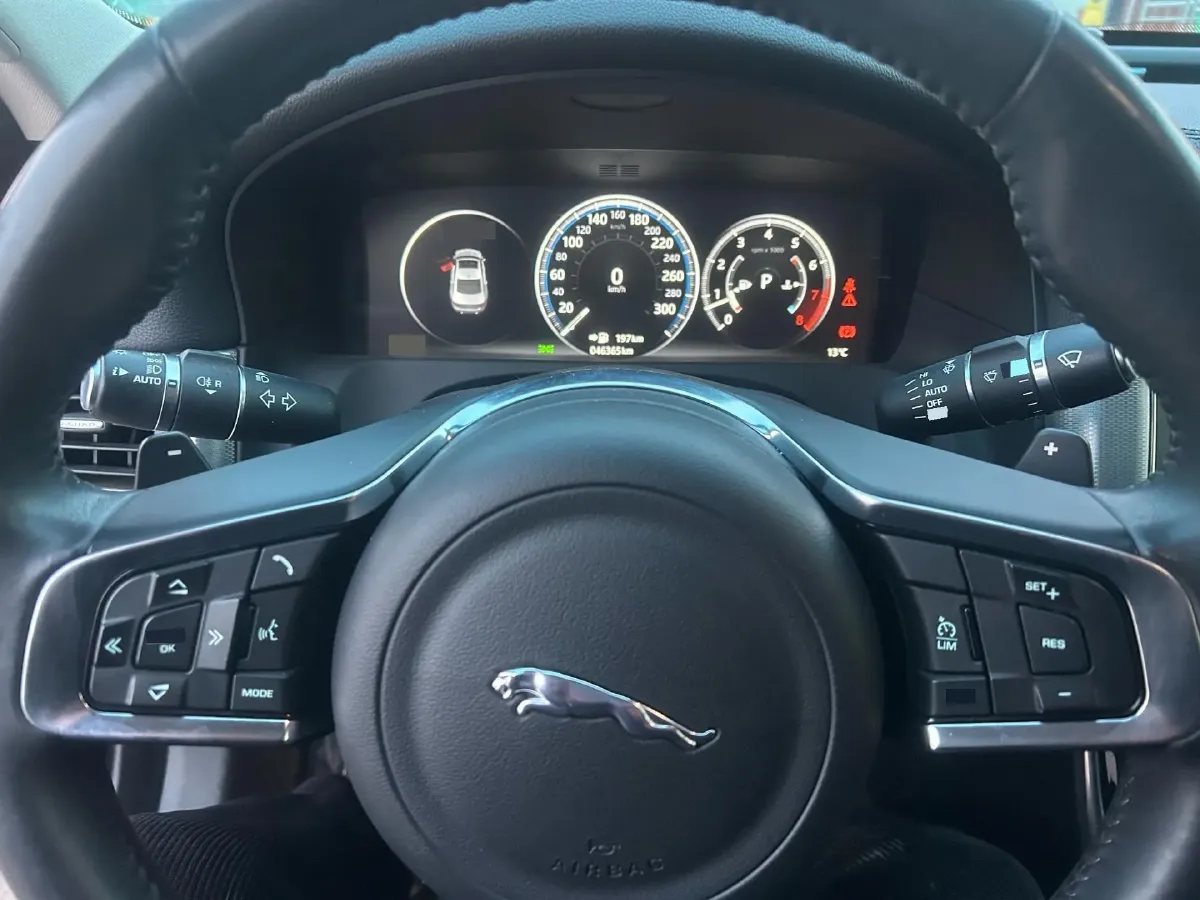 2020 Jaguar XFL 2.0T 200HP L4 8AT,autocango,china used car exporter,china ev exporter,chinese used car exporter,chinese used ev exporter