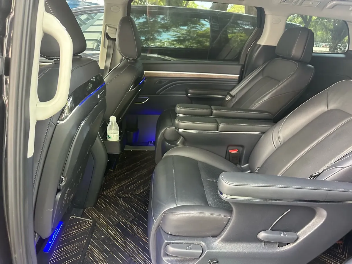 2021 GAC Trumpchi M8 2.0T 252HP L4 8AT,autocango,china used car exporter,china ev exporter,chinese used car exporter,chinese used ev exporter