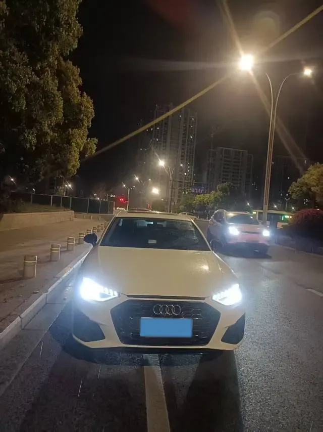 2020 Audi A4L 2.0T 190HP L4 7DCT,autocango,china used car exporter,china ev exporter,chinese used car exporter,chinese used ev exporter