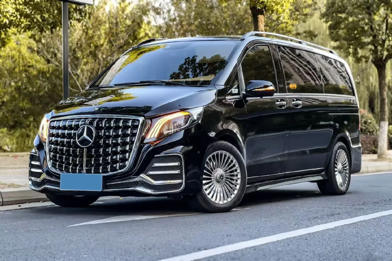 2022 Mercedes-Benz V Class 2.0T 211HP L4 9AT,autocango,china used car exporter,china ev exporter,chinese used car exporter,chinese used ev exporter