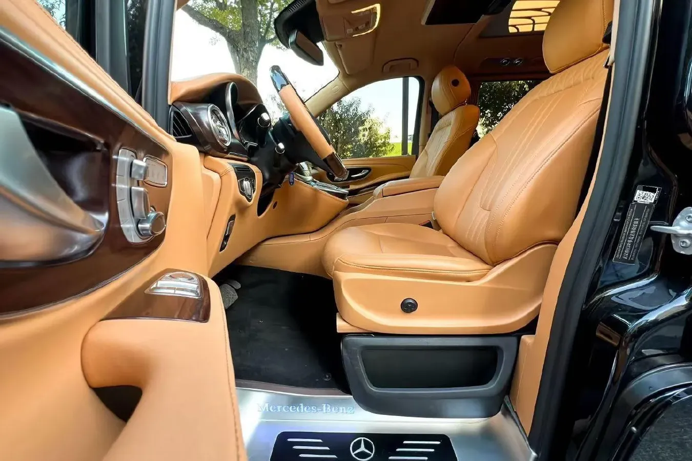 2022 Mercedes-Benz V Class 2.0T 211HP L4 9AT,autocango,china used car exporter,china ev exporter,chinese used car exporter,chinese used ev exporter