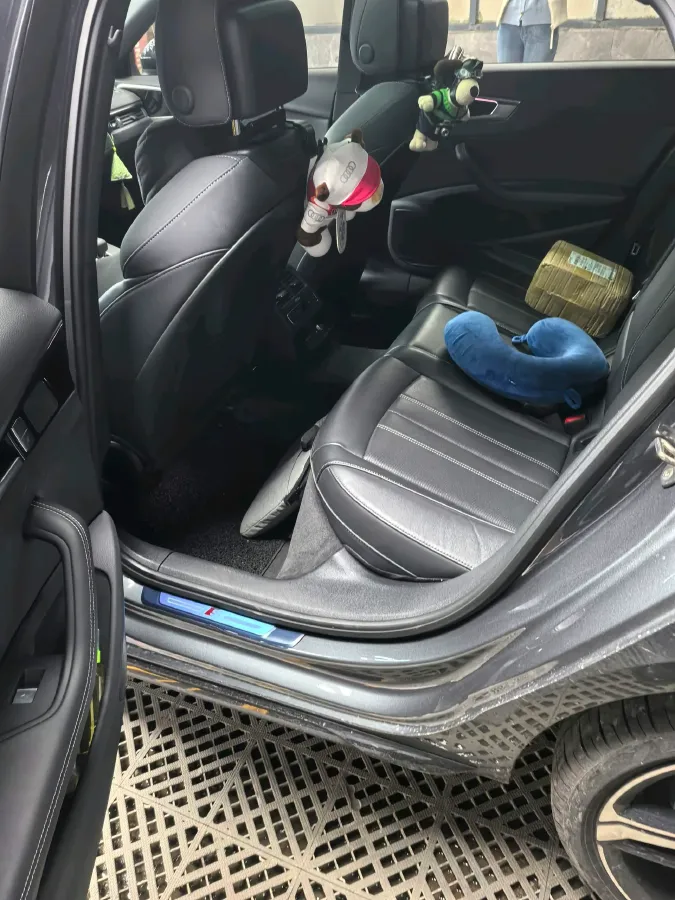 2023 Audi A4L 2.0T 190HP L4 7DCT,autocango,china used car exporter,china ev exporter,chinese used car exporter,chinese used ev exporter