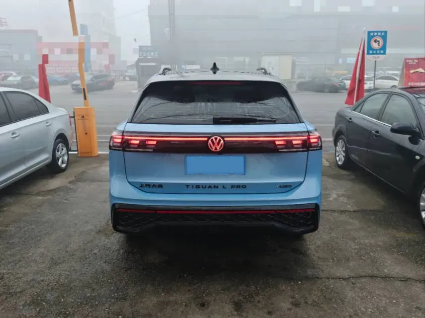 2024 Volkswagen Tiguan L 2.0T 220HP L4 7DCT,autocango,china used car exporter,china ev exporter,chinese used car exporter,chinese used ev exporter