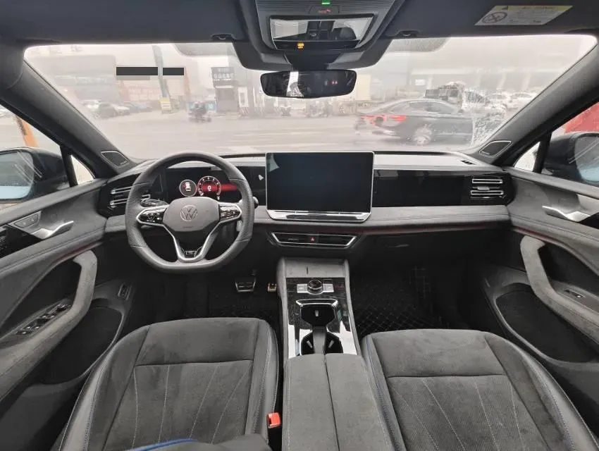 2024 Volkswagen Tiguan L 2.0T 220HP L4 7DCT,autocango,china used car exporter,china ev exporter,chinese used car exporter,chinese used ev exporter