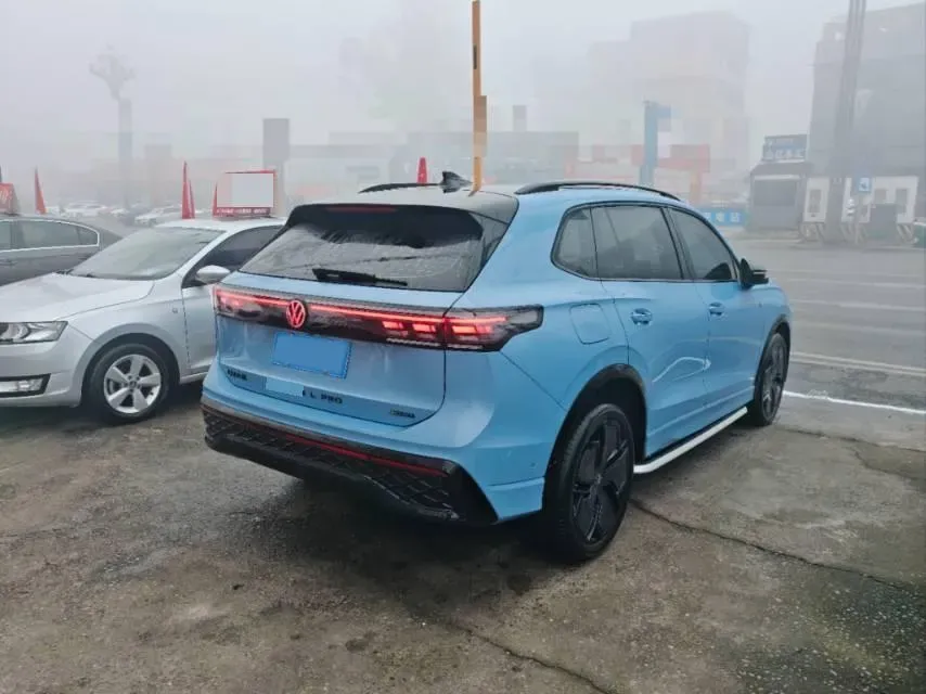 2024 Volkswagen Tiguan L 2.0T 220HP L4 7DCT,autocango,china used car exporter,china ev exporter,chinese used car exporter,chinese used ev exporter
