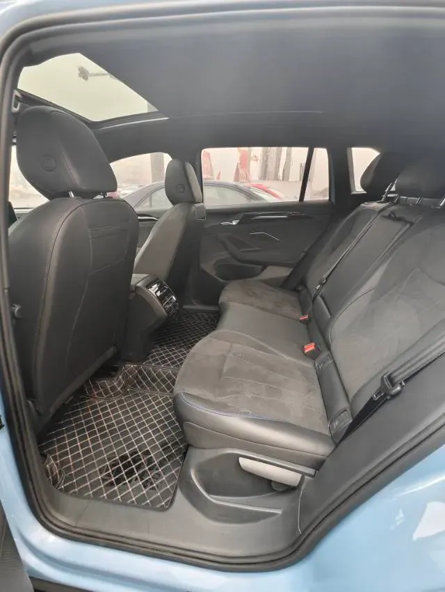 2024 Volkswagen Tiguan L 2.0T 220HP L4 7DCT,autocango,china used car exporter,china ev exporter,chinese used car exporter,chinese used ev exporter