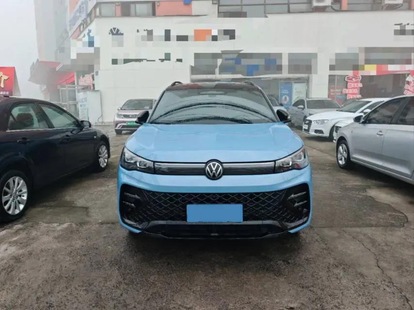 2024 Volkswagen Tiguan L 2.0T 220HP L4 7DCT,autocango,china used car exporter,china ev exporter,chinese used car exporter,chinese used ev exporter