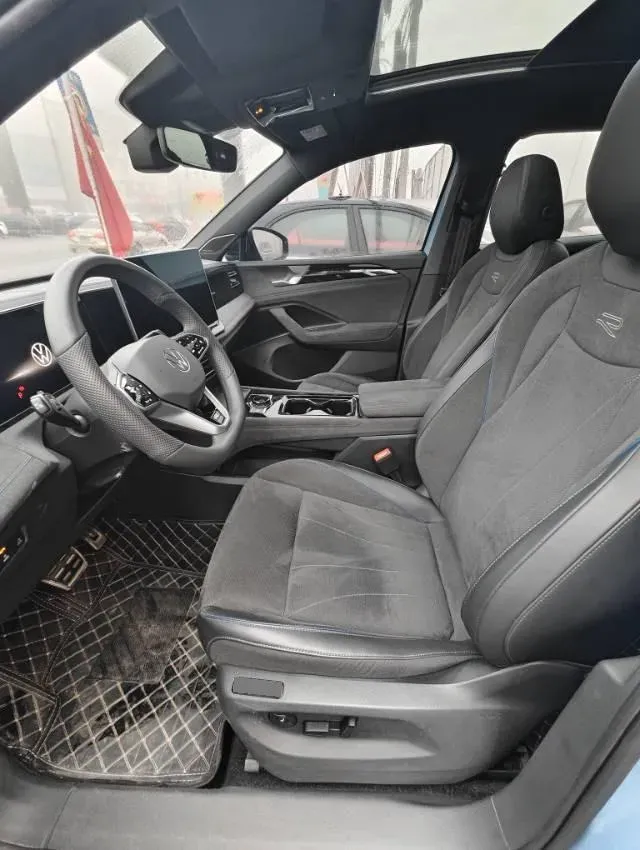 2024 Volkswagen Tiguan L 2.0T 220HP L4 7DCT,autocango,china used car exporter,china ev exporter,chinese used car exporter,chinese used ev exporter