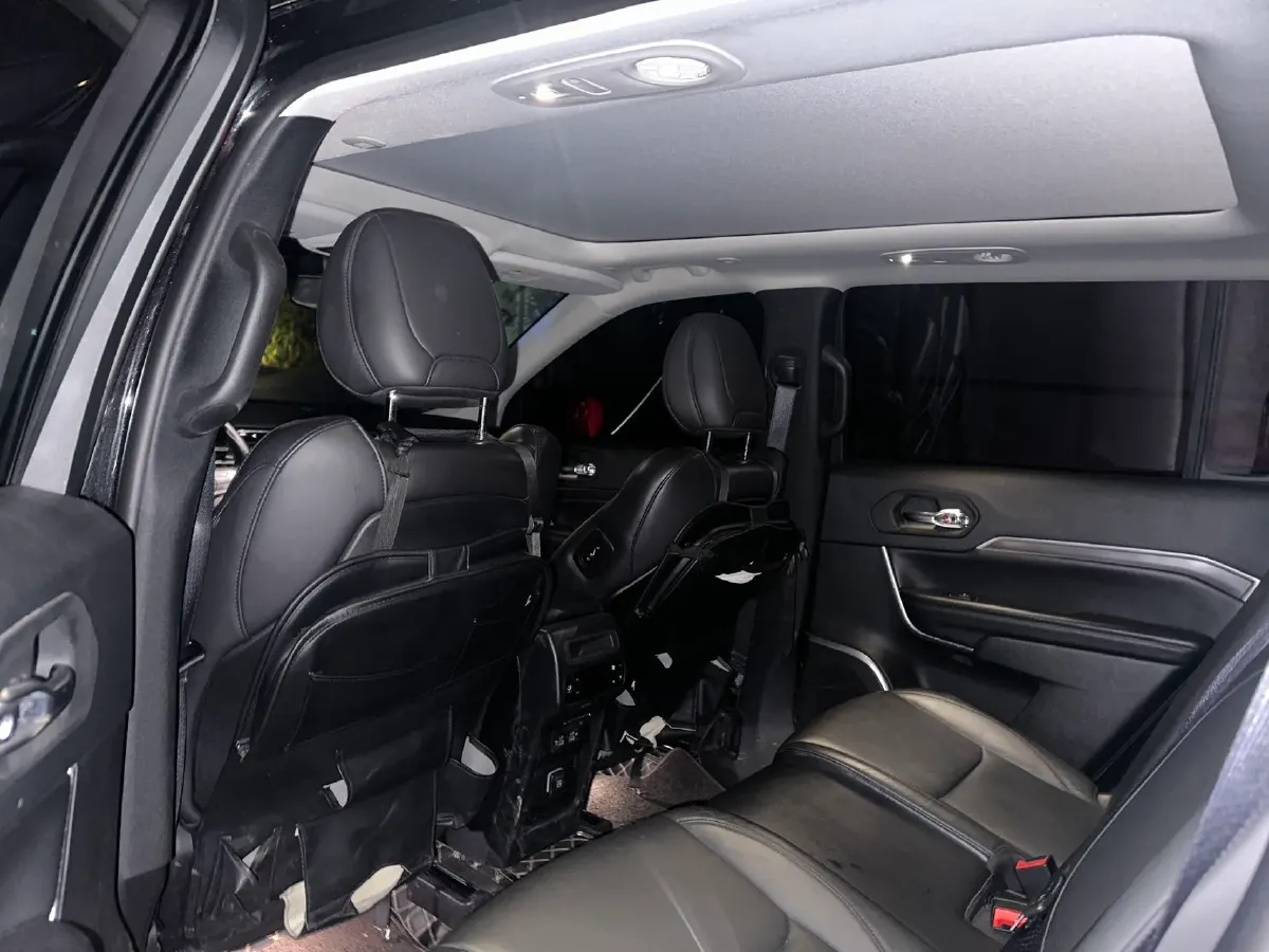 2018 Jeep Grand Commander 2.0T 265HP L4 9AT,autocango,china used car exporter,china ev exporter,chinese used car exporter,chinese used ev exporter