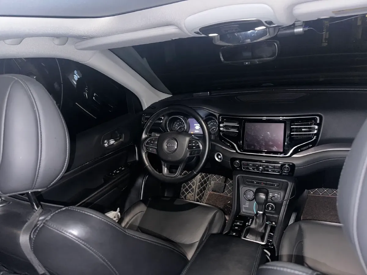 2018 Jeep Grand Commander 2.0T 265HP L4 9AT,autocango,china used car exporter,china ev exporter,chinese used car exporter,chinese used ev exporter