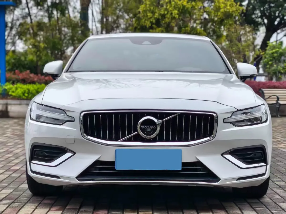 2021 Volvo S60 2.0T 190HP L4 8AT,autocango,china used car exporter,china ev exporter,chinese used car exporter,chinese used ev exporter
