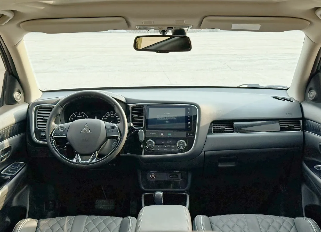 2021 Mitsubishi Outlander 2.0L 166HP L4 CVT,autocango,china used car exporter,china ev exporter,chinese used car exporter,chinese used ev exporter