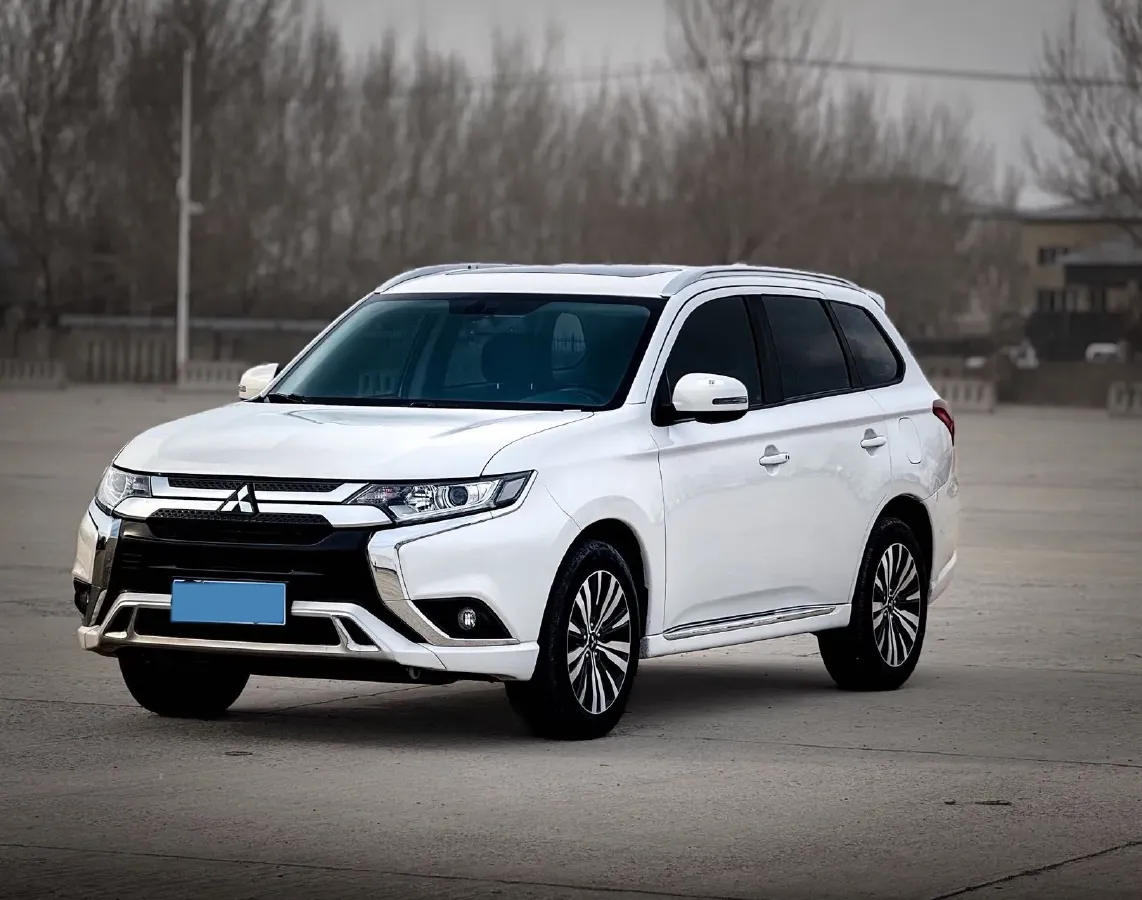 2021 Mitsubishi Outlander 2.0L 166HP L4 CVT,autocango,china used car exporter,china ev exporter,chinese used car exporter,chinese used ev exporter