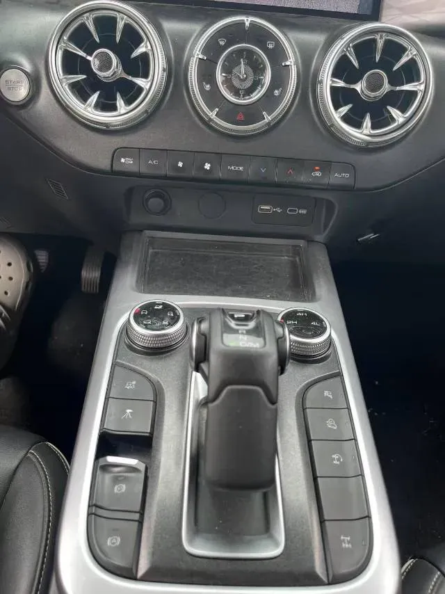 2021 Tank 300 2.0T 227HP L4 8AT,autocango,china used car exporter,china ev exporter,chinese used car exporter,chinese used ev exporter